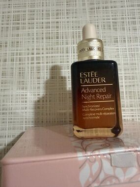 Estée Lauder Advanced Night Repair Serum - Brown/Gold Bottle